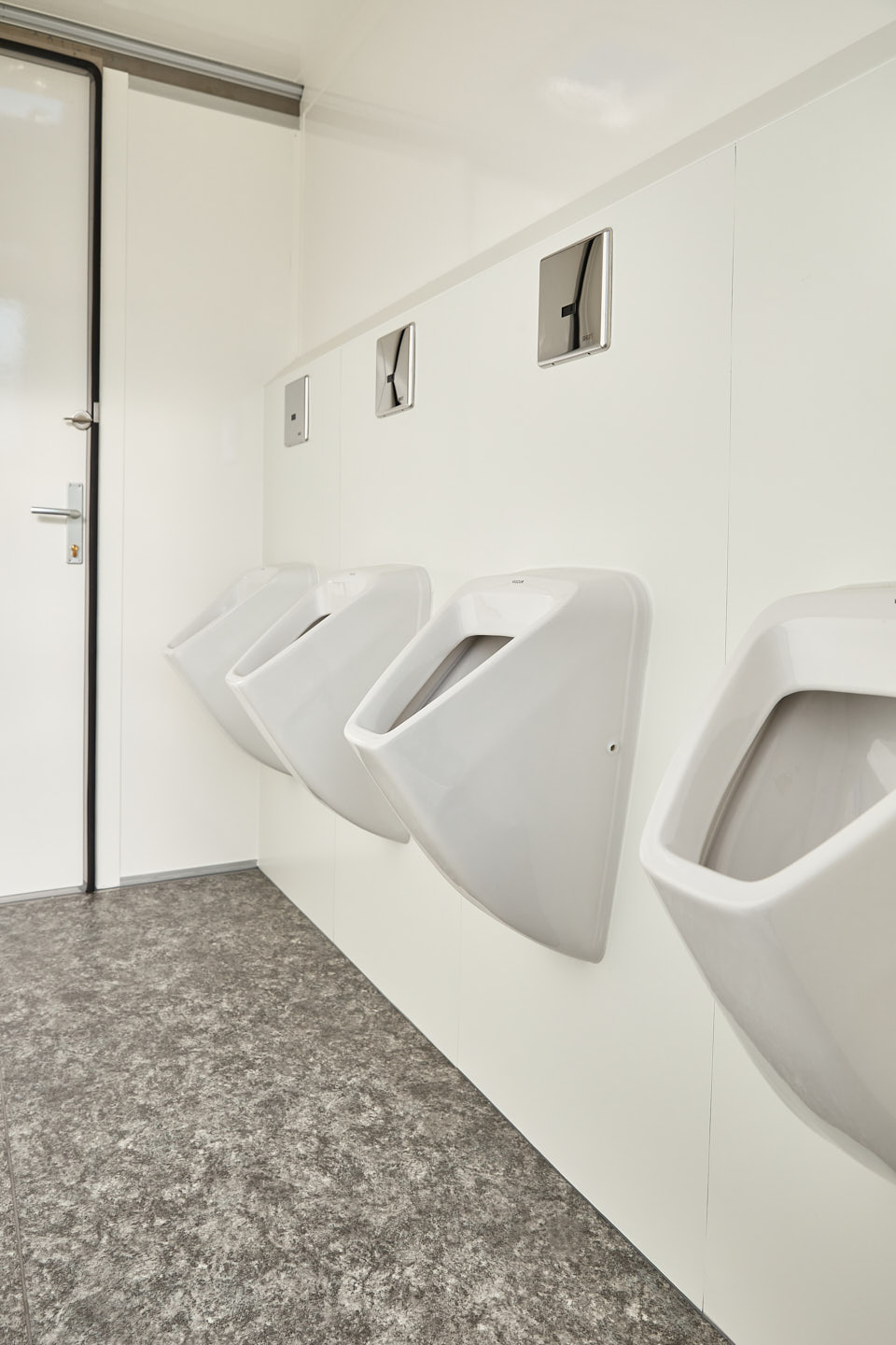 V.I.P. SANITÁRNÍ KOMBINOVANÝ KARAVAN XXL - Obrázek 6