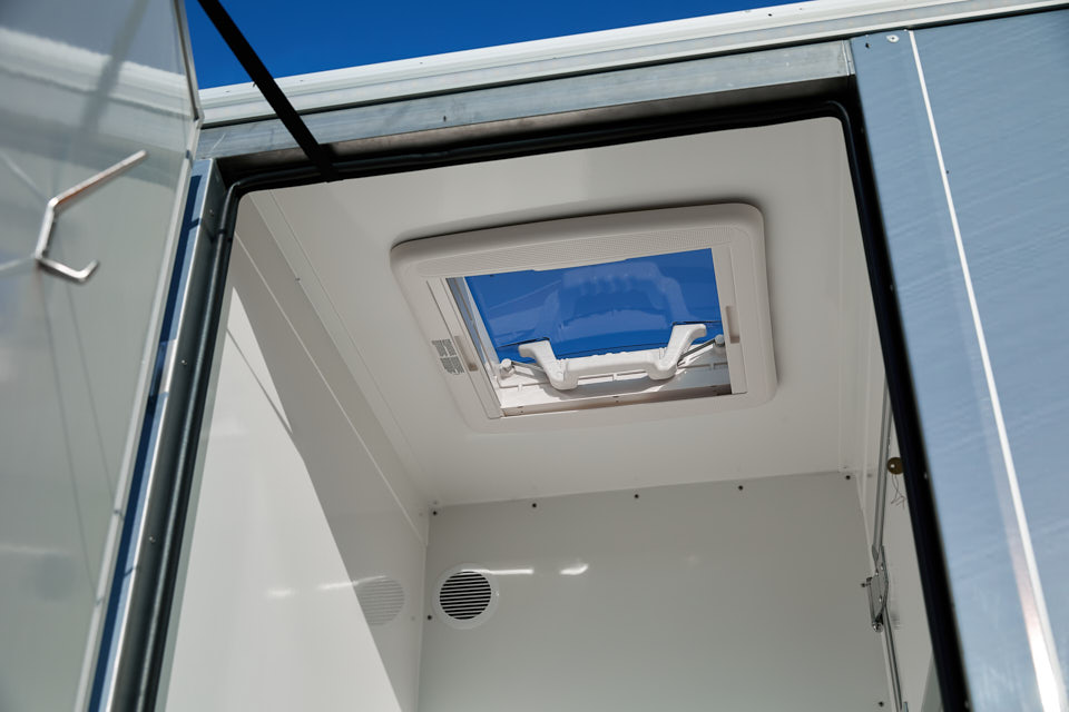 V.I.P. SANITÁRNÍ KOMBINOVANÝ KARAVAN XXL - Obrázek 8